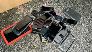 CELLPHONE REPAIR STORE MASSIVE DUMPSTER DIVING HAUL!! FOUND OVER 20 PHONES!!