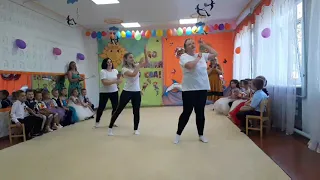 Танец родителей на выпускной в детском саду)))