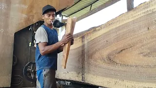 CUTTING WOOD BONS FOR STANDARD LUXURY TABLES FOR THE ROYAL PALACE