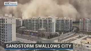 Sandstorm envelopes Chinese city