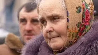 Ukrainians pay tribute to fallen 'heroes'