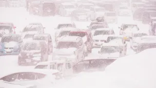Мощный снегопад накрыл Самару и парализовал движение на трассах