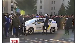 Українську міліцію вчать наводити лад під час виборів