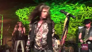 Steven Tyler performs at the Country Radio Seminar | Rare Country