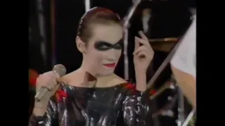 David Bowie with Annie Lennox and Queen - Under pressure (live at Wembley Stadium in London)