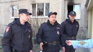 Полицейские спасли ребенка из горящей квартиры
