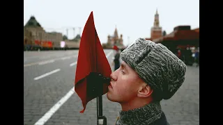 Парад 7 ноября на Красной площади 2017. Вынос флага России и Москвы!