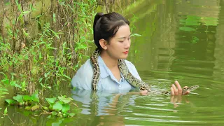 Harvest water spinach and bring it to the market to sell - Surprise Found "PYTHON" - in the Farm