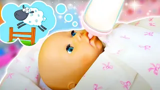 La bebé Annabelle quiere dormir 👶💤 👶 Videos de juguetes bebés
