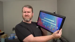 ENORMOUS 17" Android Tablet! Samsung Galaxy View2 Unboxing and Hands On