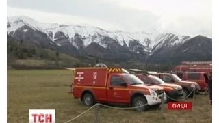 Пошукова операція в районі авіакатастрофи у французьких Альпах відновилася зранку