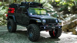 JEEP GLADIATOR AXIAL SCX10iii RC CAR climbing a mountain