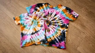 Футболки в стиле тай-дай (tie-dye), раскрашенные своими руками