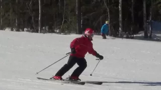 Горные лыжи. Школа SkiFactor, демонстрация техники карвинга.