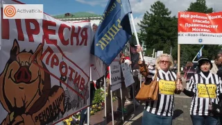 Митинг на Суворовской площади