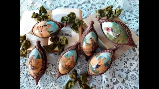 Christmas decoupage decoration - ornaments with a vintage, English Style pattern #decoupage #DIY