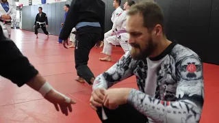 How to tape an injured thumb for BJJ