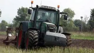 Tolusso Aratri quadrivomere entro solco su Fendt 818