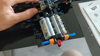 Lego McLaren F1 Race Car engine has inaccurate piston compressions