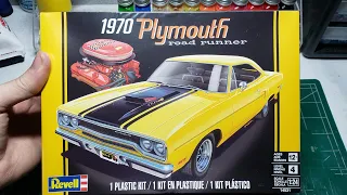 Unbox review of the Revell 1970 Plymouth Roadrunner in 1/24 scale.