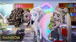 Getting Ready for the Costume Ball!👗🎉 | Rainbow High Clip