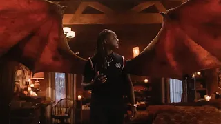 Legacies 4x03 Kaleb attacks MG and takes Hopes’ body. Ending scene