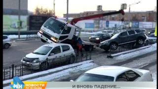 Эвакуатор вновь при погрузке уронил автомобиль в Иркутске
