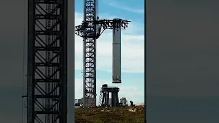 Timelapse of Booster 7 being lifted onto the orbital launch mount with 33 Raptor engines installed