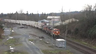 Westbound BNSF stack train at Lowell, WA