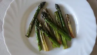 Tasty and healthy fried asparagus