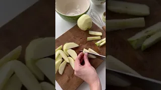 Яблочный пирог на сковороде.