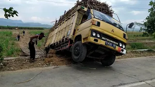 MENEGANGKAN !!!!! DETIK-DETIK TRUCK TERGULING || TRUCK OLENG