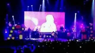 Rihanna w/ Jay Z - Run This Town (Live 3 London)