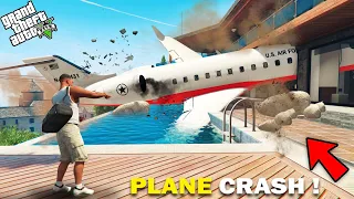 GTA 5 : Franklin Found A Crashed Plane Nearby Franklin's Backyard in GTA 5.. (GTA 5 Mods)