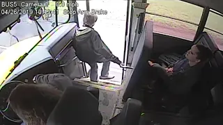 Водитель автобуса спас ребенка от смерти