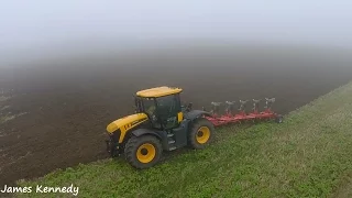 JCB Fastrac 4220 Ploughing