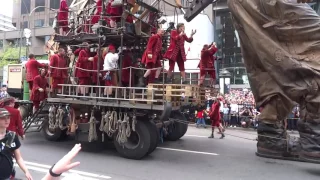 Le scaphandrier - La marche des géants