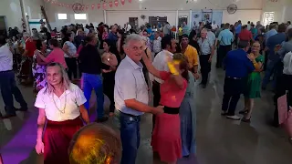 Nei Rozanski cantando no matine no Rio Bonito do Iguaçu(com marcos e margarida)