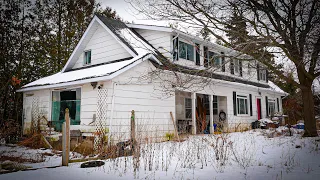 Crazy abandoned house with everything left behind. Explorer #35