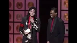 Michael Jackson asking Eddie Murphy if he could lift up his mic 😂