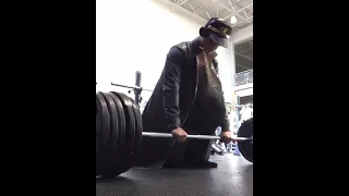 Mentally ill man deadlifts 500lbs dressed as jotaro kujo but with stand proud in the background