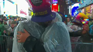 Wet but happy New York crowd rings in 2019