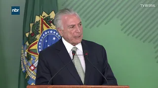 Bolsonaro e Temer fazem pronunciamento juntos em Brasília