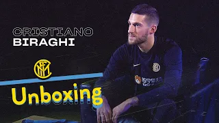 INTER UNBOXING with CRISTIANO BIRAGHI | Manchester City, Davide Astori and more! | 📦⚫🔵😯 [SUB ENG]