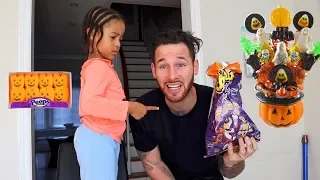 Eating Kids Halloween Candy Johny Johny Yes Papa