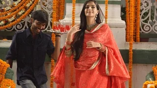 Dhanush and Sonam in 'Raanjhanaa'