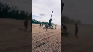 Ukrainian M-777 Howitzer firing in wide angle