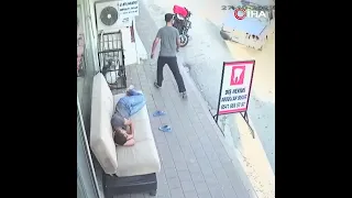 Adana’da bir kişiye uyurken otomobil çarptı.