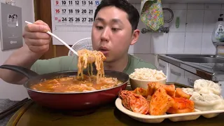 김치칼국수 칼칼하고 시원한게 진짜 맛있고만? 하지만 면이 다 끊어져서 너무 아쉽습니다 먹방MUKBANG