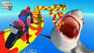 دفع المياه الشرائح ميغالودون Superheroes on MotoBike Drive Water Slides MEGALODON pit GTA 5